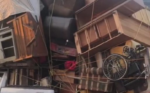 Llevó todos los muebles en su pick up Ford F-150