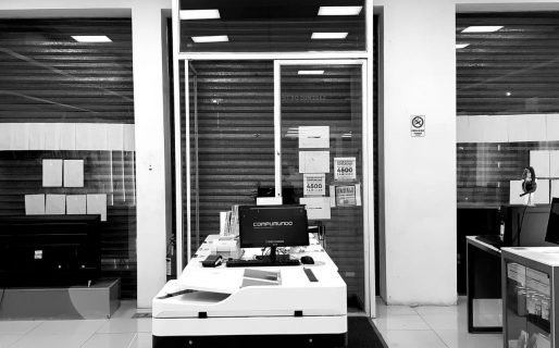 “Bronca e impotencia” de los empleados de Compumundo por el cierre del local en Comodoro