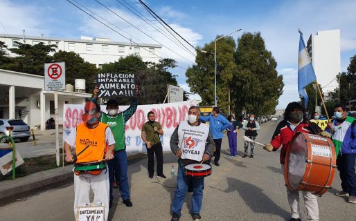 Trabajadores de la Salud volvieron a reclamar frente al Hospital Regional