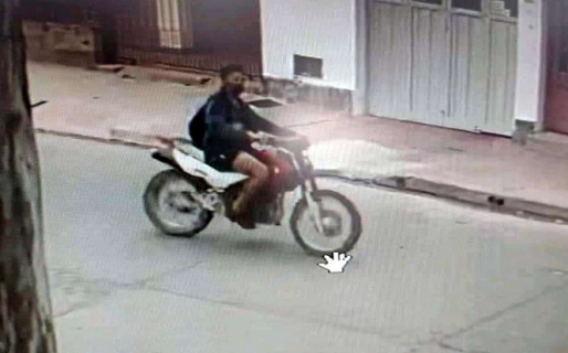 Un motociclista atropelló a una nena de 3 años y la pateó para escapar: quedó en libertad