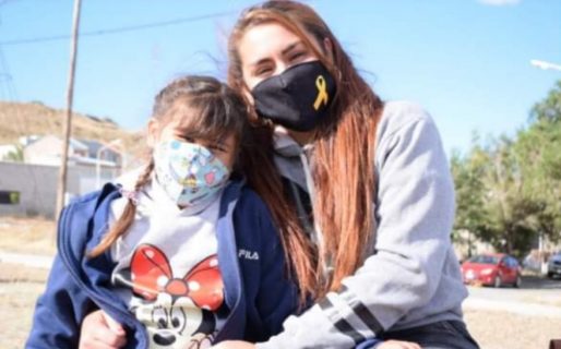 Vende tartas para continuar con el tratamiento de su hija