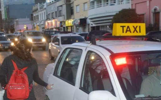 Identificaron a pasajeras de un taxi y una de ellas tenía pedido de captura