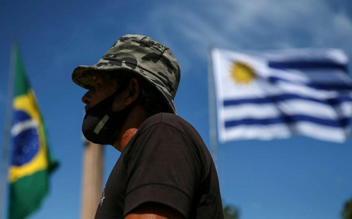 Cierre de fronteras, vuelos cancelados y cuarentenas: las medidas de los países limítrofes antes de Semana Santa