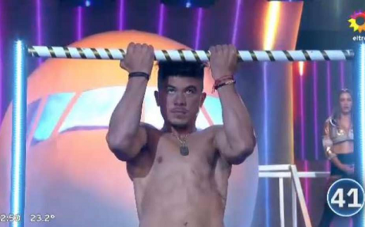 Nahuel, el carpintero, sigue invicto en las dominadas y lleva acumulados $150.000