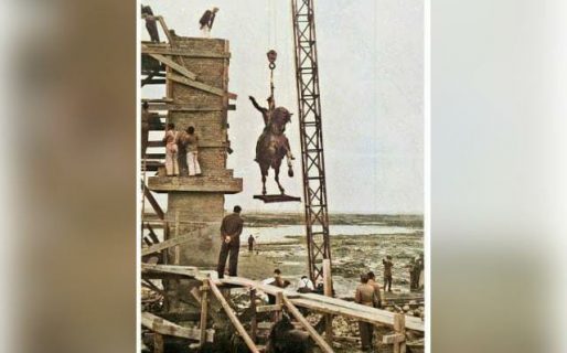 Así se montaba el monumento a San Martín en Comodoro