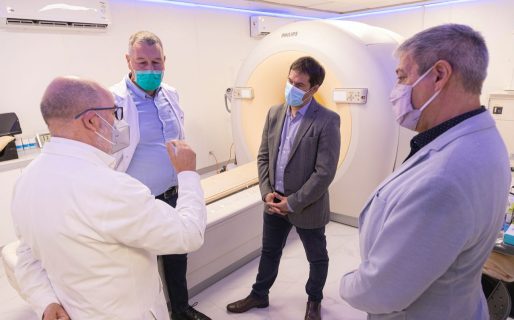 Luque valoró el trabajo conjunto con el sector privado para incorporar más tecnología y servicios de salud