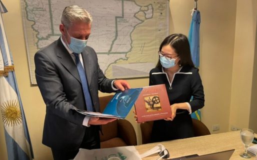 Arcioni firmó carta intención para construir el Parque Eólico ‘El Escorial’