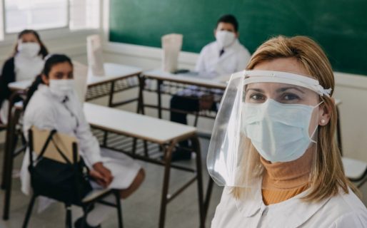 El aula es un derecho y el contacto es insustituible