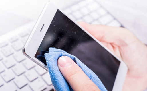 Sin virus ni bacterias: consejos para limpiar y desinfectar tu celular