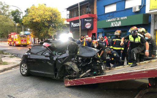 Iban en un Audi a alta velocidad y chocaron contra una columna: murieron dos hermanas