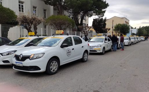 Taxistas reclamaron en la Municipalidad por sus «fuentes de trabajo»