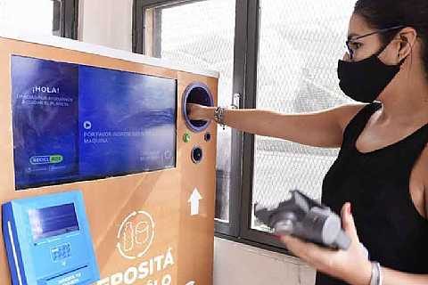 EcoCanje, el programa que propone reciclar botellas PET a cambio de carga para la SUBE