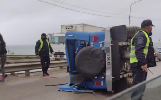 Un Jeep volcó en la ruta 3 al pie del Cerro Chenque