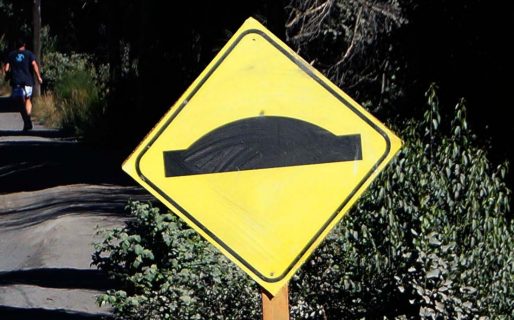 Pintaron una loma de burro falsa para evitar accidentes