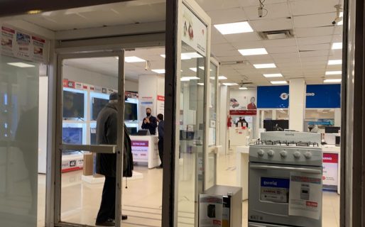 Garbarino depositará solo el 25% de los salarios de sus empleados y Compumundo se va de Comodoro