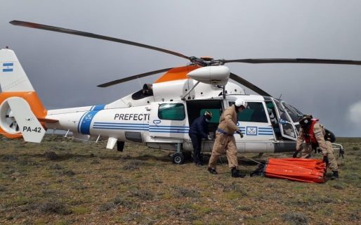 Se sumó un helicóptero y un guardacostas para buscar a los 3 pescadores en Camarones
