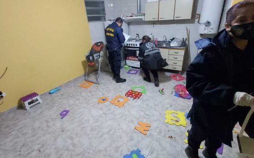 Intentó apuñalar a su novia luego de golpear a su expareja y se cortó una pierna