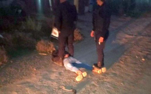 Apedrearon a efectivos policiales cuando detenían a un hombre armado