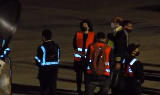 Arribó a Ezeiza el avión de Aerolíneas con un millón de dosis de Sinopharm