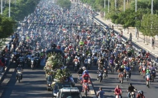 Impresionante caravana de despedida a Wey Zapata