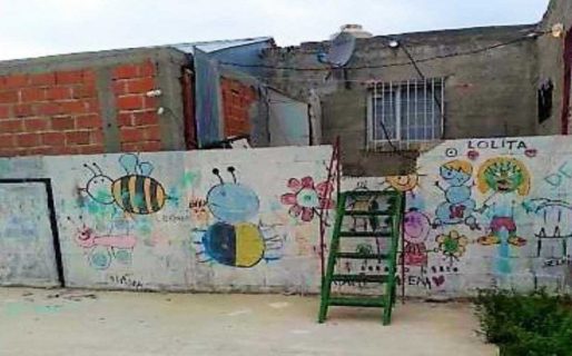 Usurpó detrás de un jardín y se adueñó del patio