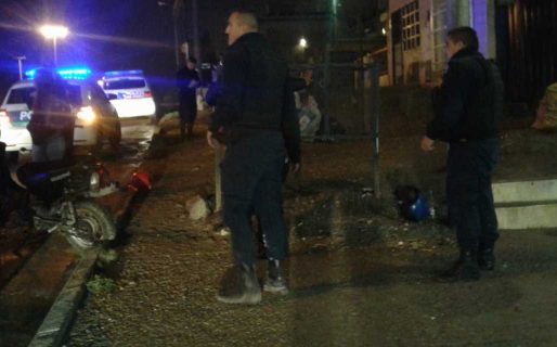 Fue a cobrar una deuda, cortó al dueño y causó destrozos