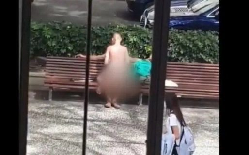 Tenían sexo en la calle a plena luz del día y alumnos de una escuela viralizaron las imágenes