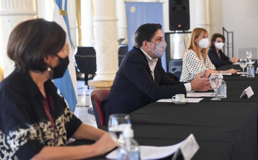 “Las restricciones no pueden empezar por la escuela”, dijo Trotta hoy, y suspendieron las clases