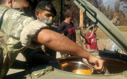 Desde la catástrofe, el Ejército Argentino y el Área de la Mujer elaboran 600 viandas de comida por día para los damnificados