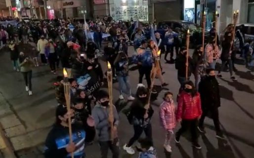 Cientos de comodorenses acompañaron a Veteranos de Malvinas en la vigilia del 2 de abril