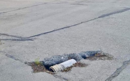 Insólito: Taparon un bache con un balde de pintura