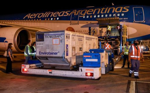 Partió a la madrugada un nuevo vuelo a Moscú para traer más vacunas