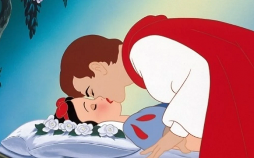 ¿Cancelan a Blancanieves? Critican que el beso con el príncipe “no fue consensuado”