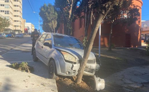 Se le saltó el cambio en la bajada de avenida Rivadavia