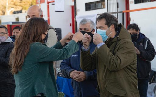 Entregaron equipo para mantenimiento de césped sintético a clubes