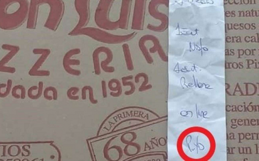 Pidió una pizza, creyó que había un insulto en el ticket y denunció homofobia