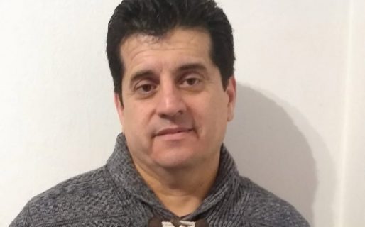 Un médico curó a sus padres con su tratamiento y pide que sea aprobado con urgencia