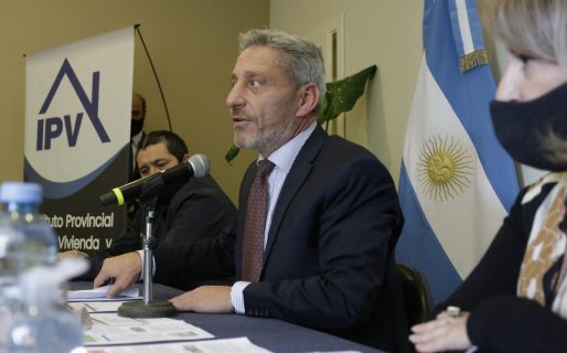 Arcioni abrió licitaciones para construir 37 viviendas en Comodoro