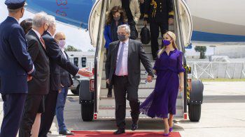 Alberto Fernández regresó al país y calificó de «muy productiva» la gira por Europa