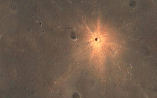 La NASA descubrió un cráter brillante en Marte y revelaron los detalles del fenómeno