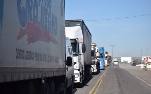 Malestar de camioneros por el corte de los anti mineros