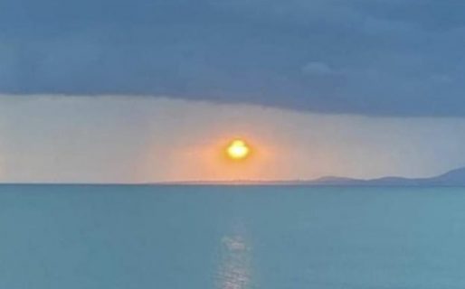 La Bandera Argentina formada por el cielo y el mar que emocionó a todos