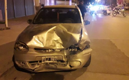 Manejaba borracho y sin papeles: provocó un choque en cadena y su hermano resultó herido