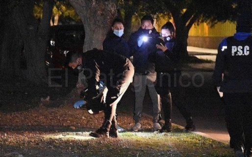 Buscan a motoqueros por violento robo a una mujer