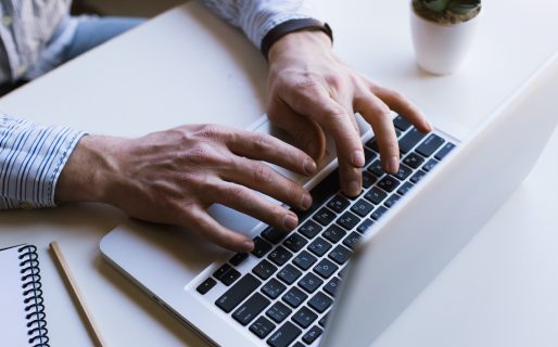 Tiene 73 años y cursa de manera virtual para cumplir con lo que se propuso, terminar la secundaria