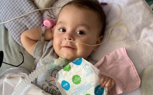 La felicidad de Emmita: volvió a casa después de recibir el medicamento más caro del mundo