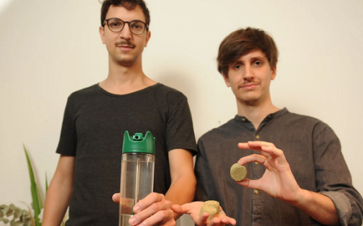 Inventaron una botella para tomar mate sin bombilla y la venden en dólares a 47 países