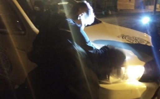 Asaltan a punta de pistola  y le roban un celular y 250 pesos