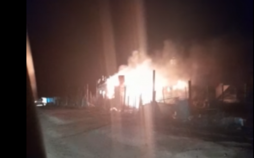 Una familia quedó con lo puesto tras incendiarse su casa en la zona de El Faro