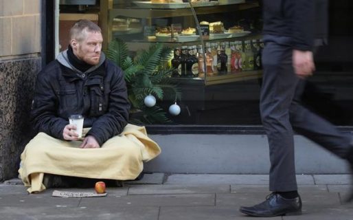 Polémica iniciativa de una ciudad suiza para deshacerse de los indigentes